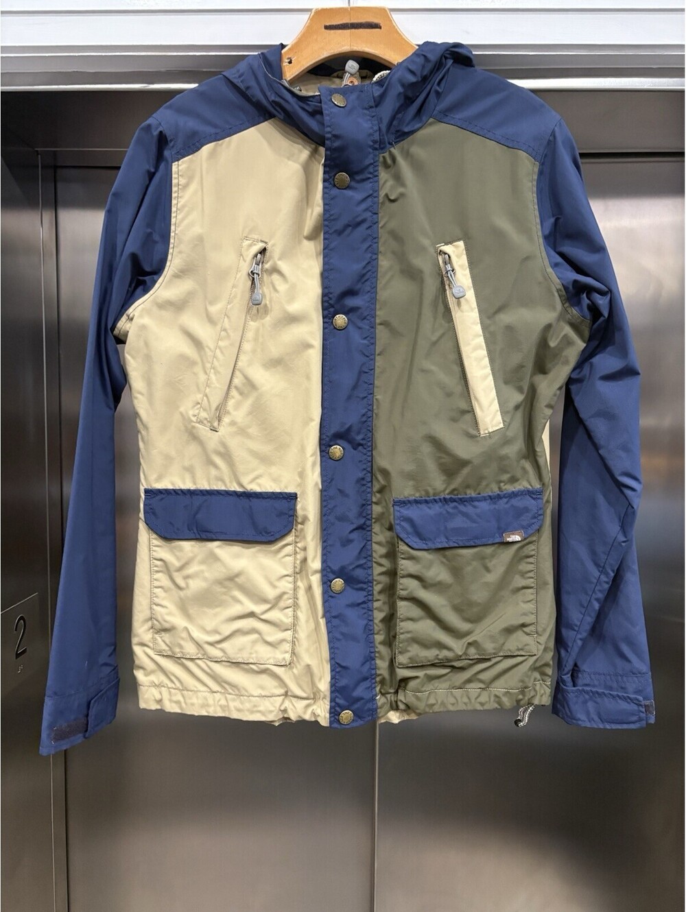 the north face windbreaker jacket